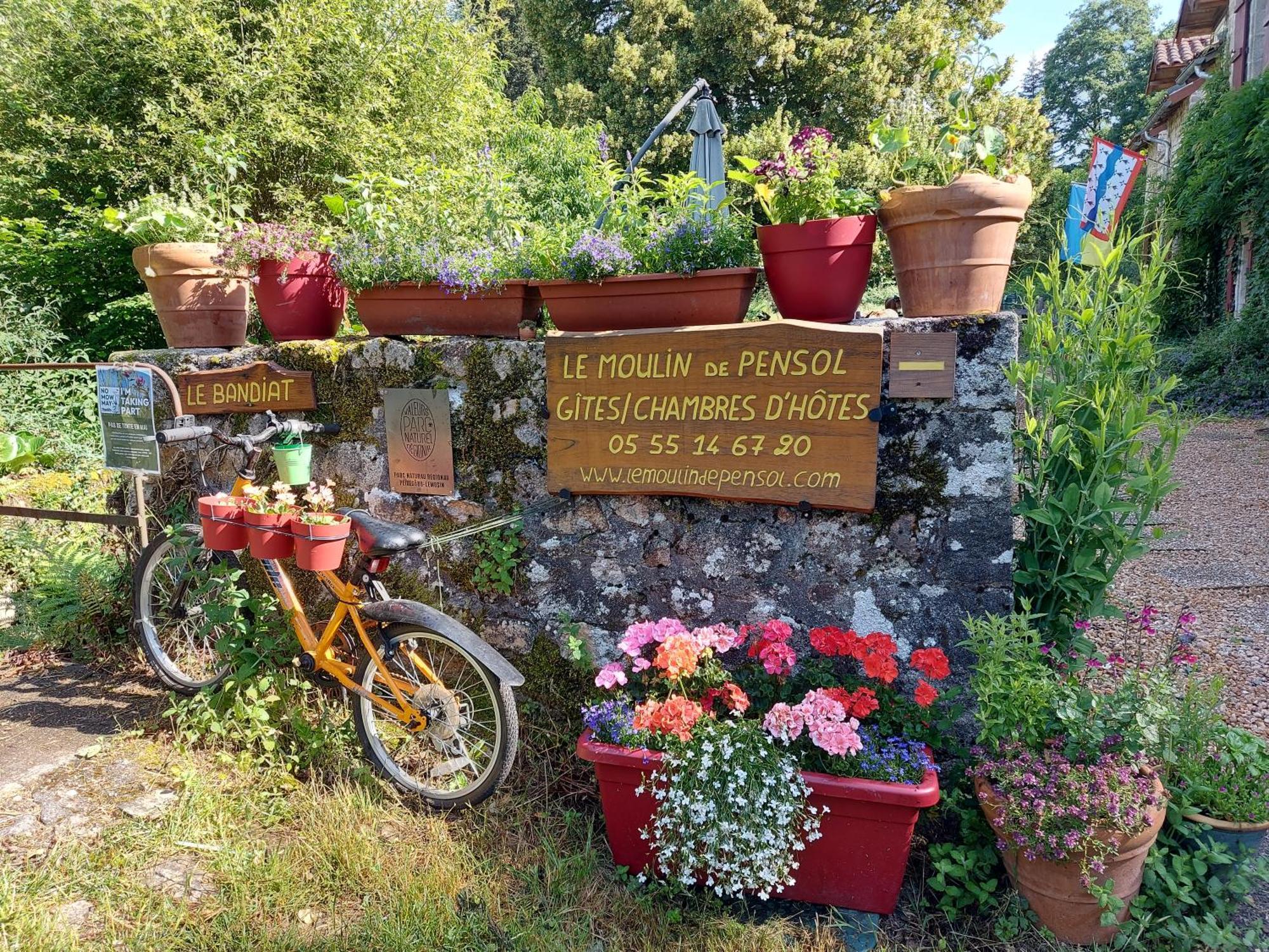 Le Moulin De Pensol - Gites Екстер'єр фото